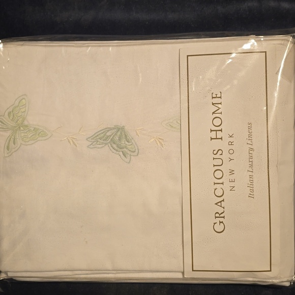 Gracious home Other - Gracious Home Luxury Farfalle Green Twin Duvet, Retail Price $395.00US